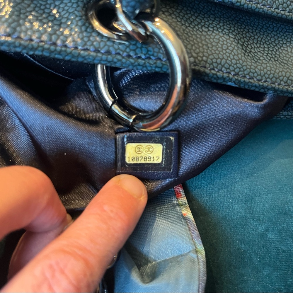 Elegant Teal Blue Quilted Handbag - Picture 10 of 10